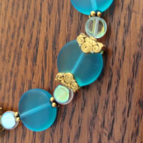 Beautiful aqua glass bracelet - Picture 2 of 6